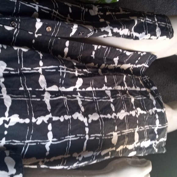 Express Design Black and White Large Fenced-Splat Pattern Size 12 Button up - Picture 4 of 6